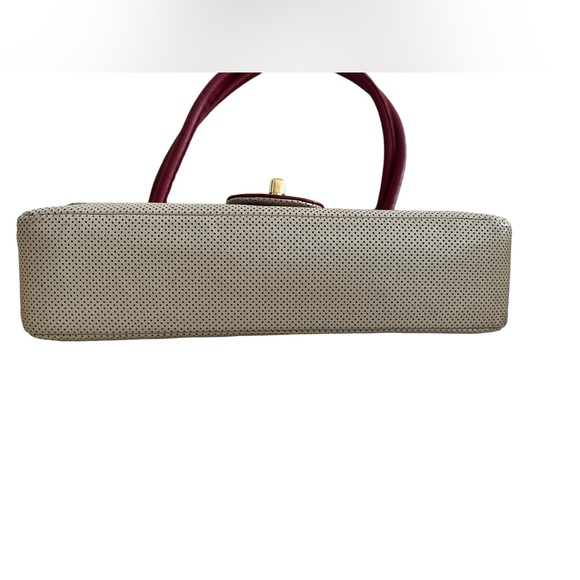 CHANEL Perforated Flap Bag Beige/Red 6 Series - Picture 5 of 17